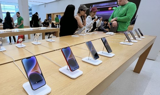 Việc mở cửa hàng trực tuyến cho thị trường Việt Nam được cho là bước mở đường để Apple mở cửa hàng tại nước ta. Ảnh: AFP
