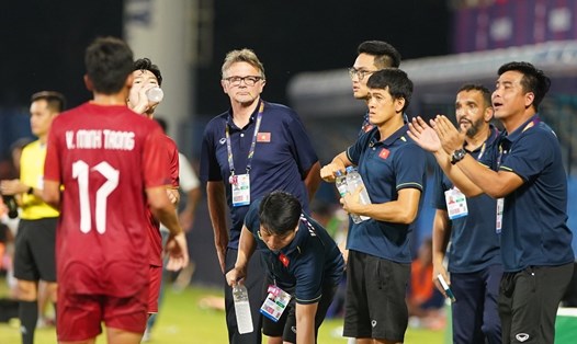 Huấn luyện viên Troussier trong trận đấu giữa U22 Việt Nam - U22 Thái Lan. Ảnh: Thanh Vũ