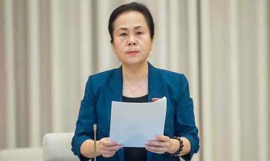 Phó Chủ nhiệm Ủy ban Tài chính - Ngân sách Nguyễn Vân Chi trình bày báo cáo thẩm tra. Ảnh: Phạm Thắng/QH