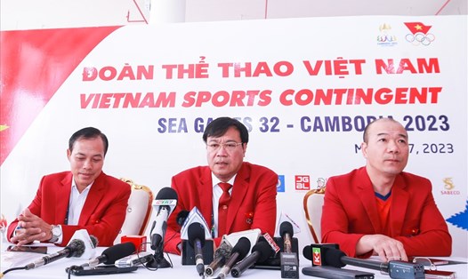 Lãnh đạo đoàn Thể thao Việt Nam tại SEA Games 32 lí giải nguyên nhân một số đoàn như điền kinh, bơi... không hoàn thành mục tiêu huy chương. Ảnh: Quý Lượng