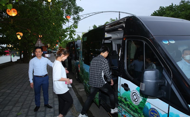 Tuyến xe bus miễn phí mang tên, "Chuyến xe di sản" chính thức đi vào hoạt động từ ngày 12.5. Ảnh: Diệu Anh