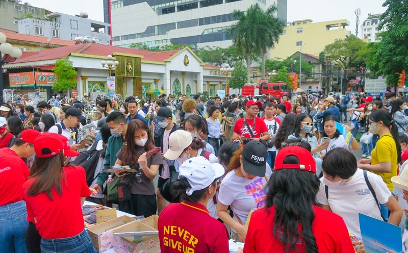 Quảng bá du lịch Hải Phòng, hơn 1.000 khách đi chuyến tàu đầu tiên. Ảnh: Cổng TTĐT TP Hải Phòng