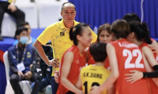 Huấn luyện viên Nguyễn Tuấn Kiệt hi vọng tuyển bóng chuyền nữ Việt Nam sẽ thi đấu đúng phong độ trước Thái Lan. Ảnh: Duy Nam