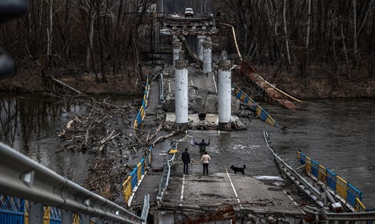 Một cây cầu bị phá hủy ở Bohorodychne, Donetsk Oblast, Ukraina. Ảnh: AFP