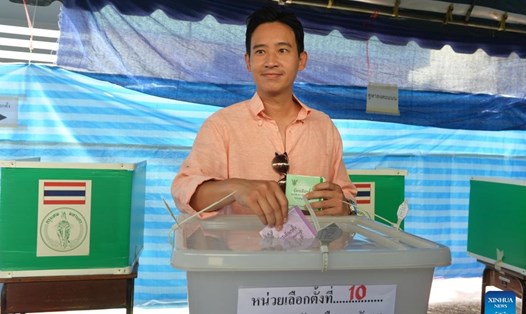 Lãnh đạo đảng MFP - ông Pita Limjaroenrat - bỏ phiếu hôm 14.5. Ảnh: Xinhua
