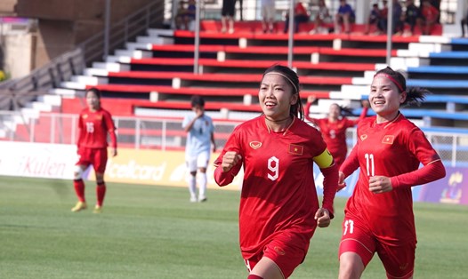 Tuyển nữ Việt Nam đã thắng 3-1 trước Myanmar tại vòng bảng. Ảnh: Đăng Văn