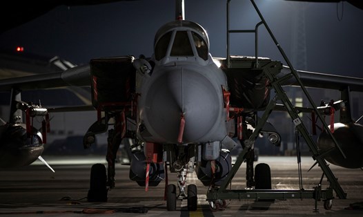 2 tên lửa Storm Shadow của Anh trên máy bay của không quân hoàng gia Anh từ căn cứ ở Síp chuẩn bị không kích ở Syria năm 2018. Ảnh minh hoạ. Ảnh: AFP