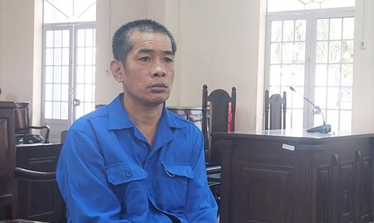 Bị cáo Lê Minh Thuận trong phiên tòa vắng lặng. Ảnh: Thành An