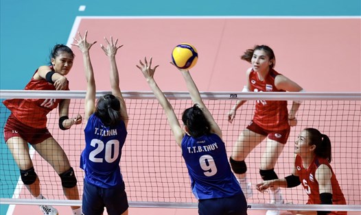 Tuyển bóng chuyền nữ Thái Lan đánh bại Việt Nam 3-1 ở trận chung kết SEA Games 32. Ảnh: Duy Nam