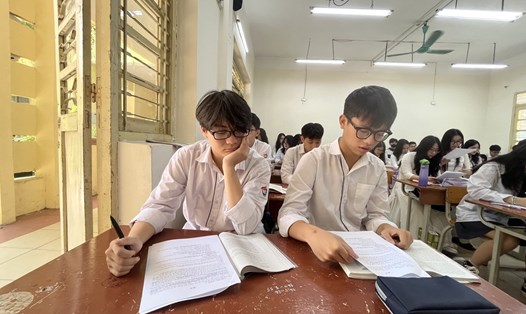 Học sinh lớp 12 ôn thi tốt nghiệp THPT. Ảnh: Vân Trang