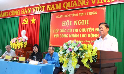 Tại buổi tiếp xúc cử tri công nhân tại Ninh Thuận, nhiều ý kiến cho rằng nên trao quyền lựa chọn nghỉ hưu cho công nhân một số ngành nghề ở tuổi 55 trở lên. Ảnh: Ninh Giang