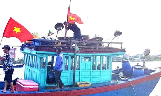 Tỉnh Quảng Bình triển khai đồng bộ các giải pháp, giúp ngư dân vững tin khi ra khơi khai thác hải sản hợp pháp. Ảnh: Lê Phi Long
