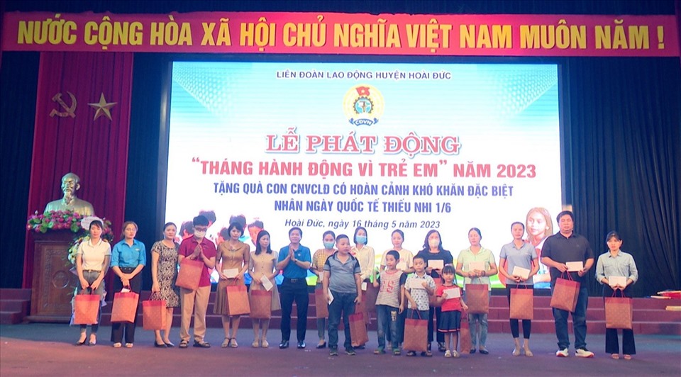 Liên đoàn Lao động huyện Hoài Đức tổ chức Lễ phát động Tháng Hành động vì trẻ em năm 2023. Ảnh: CĐCS