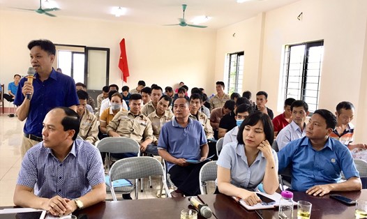 Người lao động trên địa bàn tỉnh Lào Cai được giải đáp những vướng mắc về chính sách bảo hiểm xã hội. Ảnh: LĐLĐ tỉnh Lào Cai.