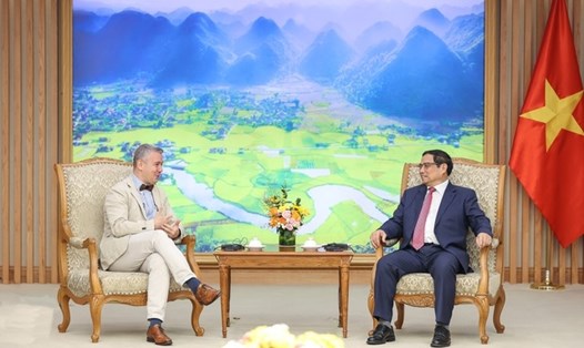 Thủ tướng Phạm Minh Chính và Đại sứ Vương quốc Bỉ tại Việt Nam Karl Van Den Bossche. Ảnh: VGP