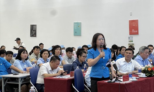 Phó Chủ tịch Tổng Liên đoàn Lao động Việt Nam Thái Thu Xương phát biểu ý kiến về việc thực hiện mức hỗ trợ cho con em công nhân lao động trên địa bàn thành phố. Ảnh: Kiều Vũ