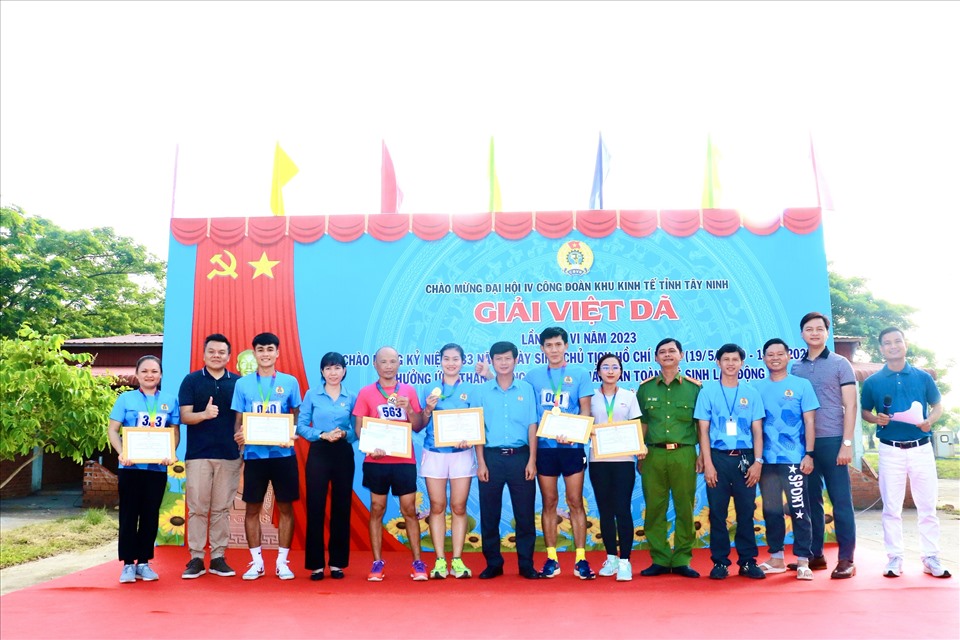 Công đoàn Khu kinh tế tổ chức Giải Việt dã lần thứ VI chào mừng kỉ niệm 133 năm ngày sinh Chủ tịch Hồ Chí Minh (19.5.1890 – 19.5.2023). Ảnh: Phương Dung