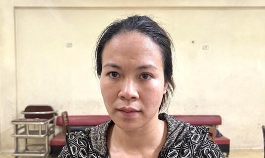 Đối tượng Phạm Thị Hoa bị Công an thành phố Ninh Bình bắt giữ về hành vi mua bán trái phép chất ma tuý. Ảnh: Diệu Anh