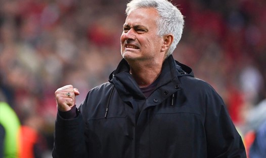 Jose Mourinho bật khóc khi giúp AS Roma có vé vào chung kết Europa League.  Ảnh: AS Roma