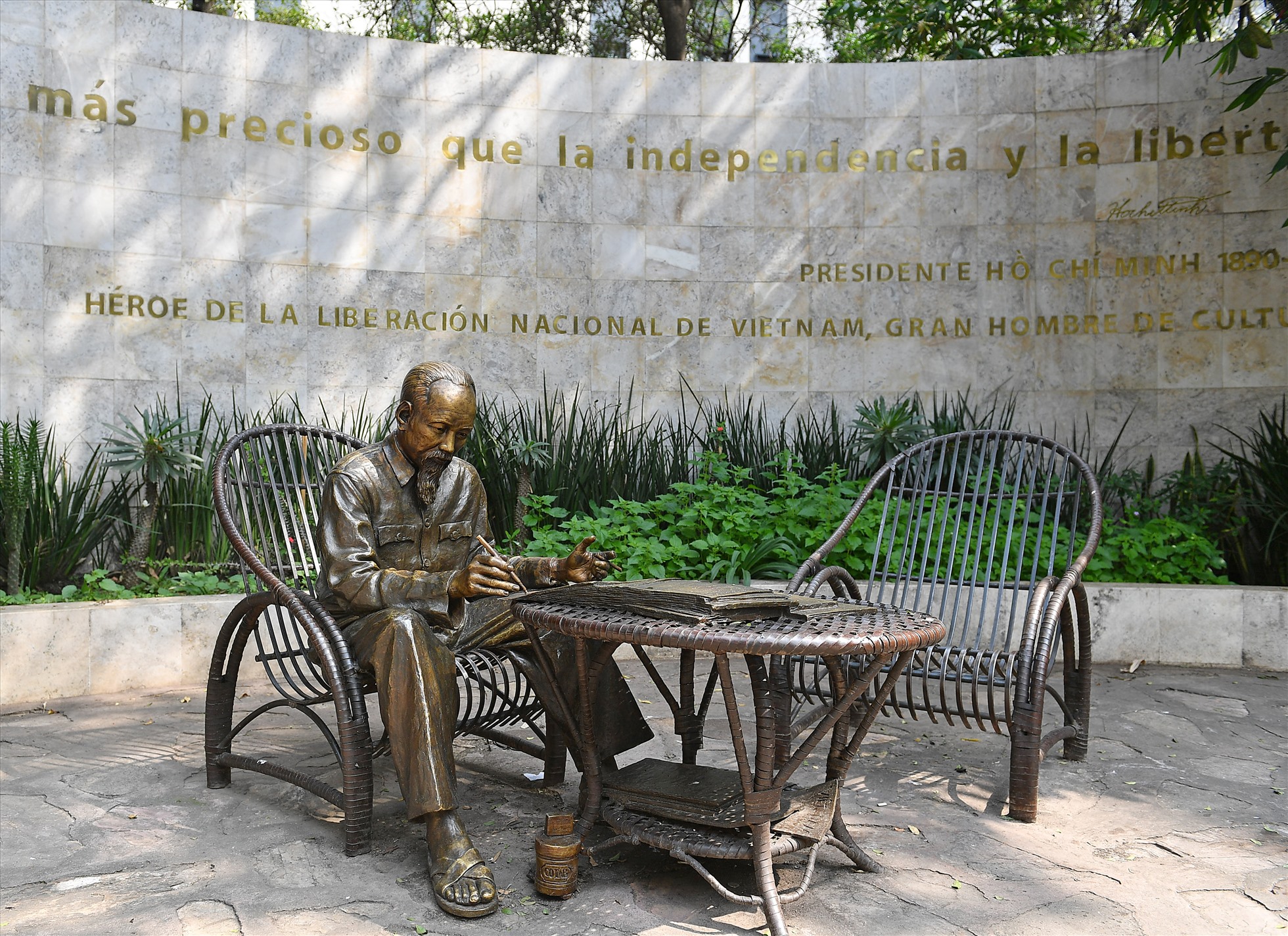 Tượng Bác ở trung tâm Thủ đô Mexico. Ảnh: Việt Văn.