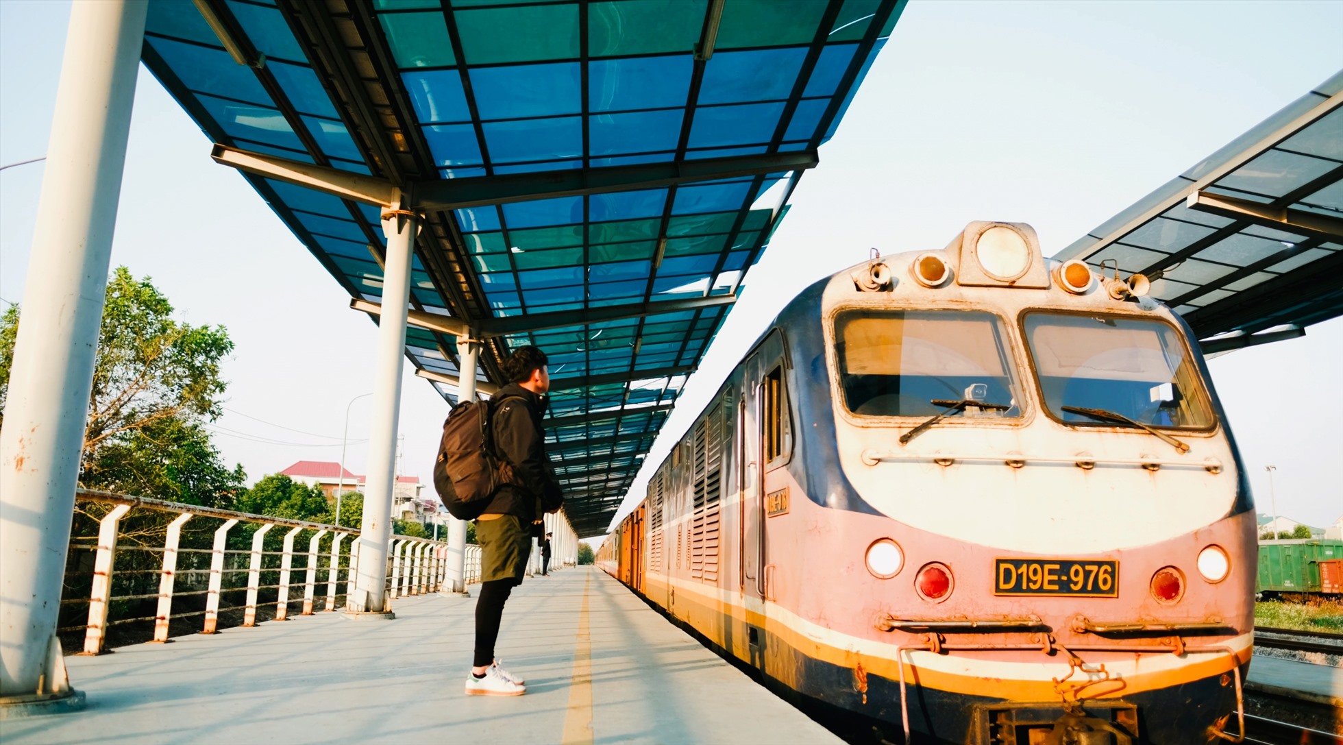 Những chuyến đi bằng tàu hỏa cho phép người trẻ được sống chậm, 
thư giãn trước guồng quay cuộc sống. Ảnh: Nhân vật cung cấp