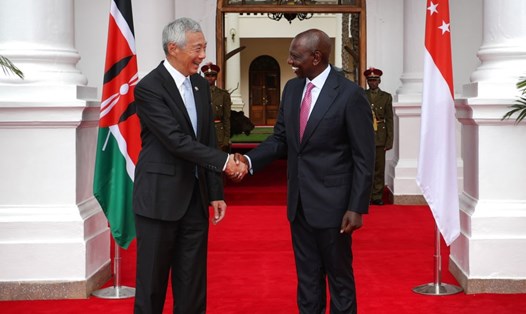 Tổng thống Kenya William Ruto đón Thủ tướng Singapore Lý Hiển Long ngày 18.5.2023. Ảnh: Văn phòng Thủ tướng Singapore