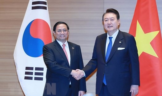 Thủ tướng Chính phủ Phạm Minh Chính và Tổng thống Hàn Quốc Yoon Suk-yeol. Ảnh: TTXVN
