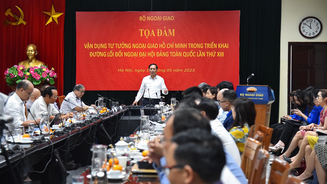 Bộ trưởng Ngoại giao Bùi Thanh Sơn phát biểu tại Tọa đàm. Ảnh: Bộ Ngoại giao