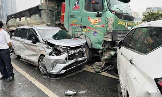 Hình ảnh một vụ tai nạn giao thông liên hoàn tại Hà Nội. Ảnh: Đội CSGT số 6
