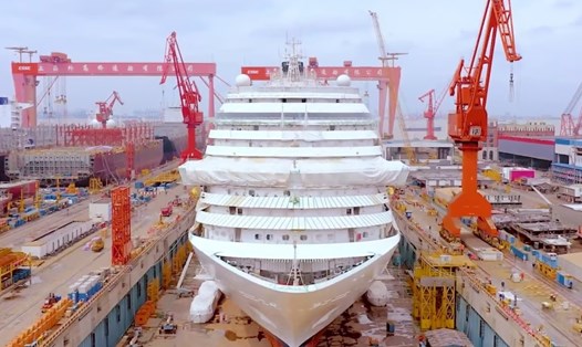 Siêu du thuyền đầu tiên do Trung Quốc tự đóng chuẩn bị được bàn giao với hy vọng hồi sinh ngành du lịch biển. Ảnh: Weibo