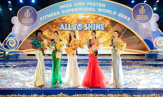 Đại diện Croatia (giữa) đăng quang Hoa hậu Siêu mẫu Thể hình Thế giới 2023. Ảnh: Ban tổ chức.