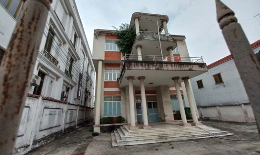 Một trụ sở cũ của tỉnh Bình Dương hiện bỏ không. Ảnh: Đình Trọng