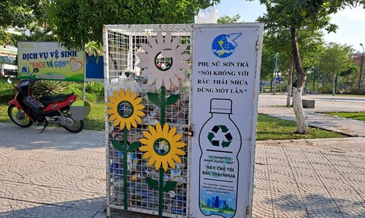 Các mô hình thu gom rác thải nhựa, rác thải tái chế tại quận Sơn Trà. Ảnh: Nguyễn Linh
