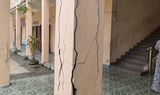 Dãy 2 tầng Trường tiểu học Quang Hưng (An Lão, Hải Phòng) xuống cấp, chờ thay thế. Ảnh: Băng Tâm