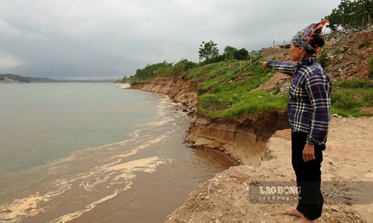 Mong muốn của người dân xã Dân Quyền, huyện Tam Nông về một tuyến kè chống sạt lở tại bờ sông Đà đã trở thành hiện thực. Ảnh: Tô Công.