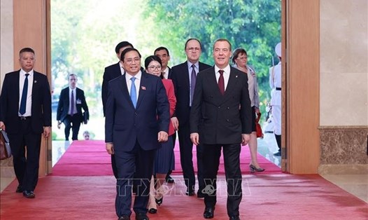 Thủ tướng Phạm Minh Chính tiếp Chủ tịch Đảng Nước Nga Thống nhất Dmitry Medvedev. Ảnh: TTXVN