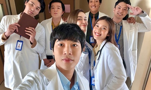 Trần Phong, Khả Ngân và các diễn viên "Good Doctor" bản Việt. Ảnh: Nhân vật cung cấp