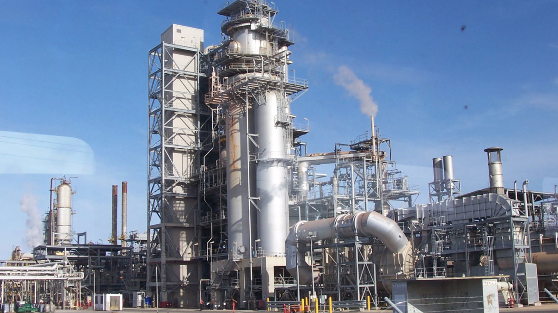 Nhà máy lọc dầu lớn nhất châu Phi đi vào hoạt động