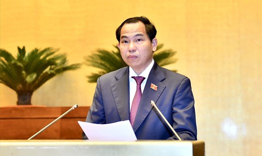 Chủ nhiệm Ủy ban Tài chính - Ngân sách của Quốc hội Lê Quang Mạnh báo cáo thẩm tra. Ảnh: Phạm Đông