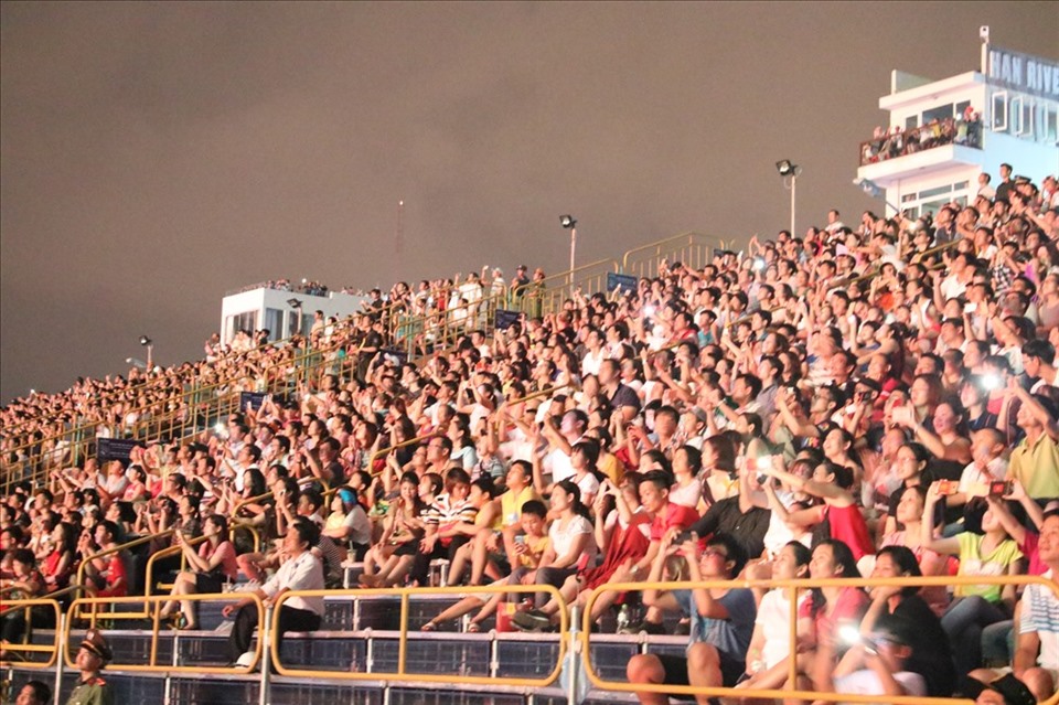 Lễ hội pháo hoa quốc tế Đà Nẵng sẽ đón 5.400 khách mỗi đêm thi. Ảnh: Thùy Trang