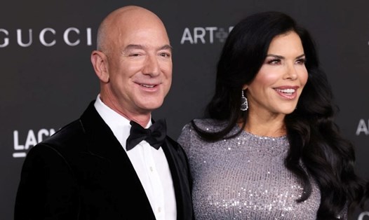 Chân dung bạn gái nóng bỏng vừa đính hôn với tỉ phú Jeff Bezos. Ảnh: Twitter