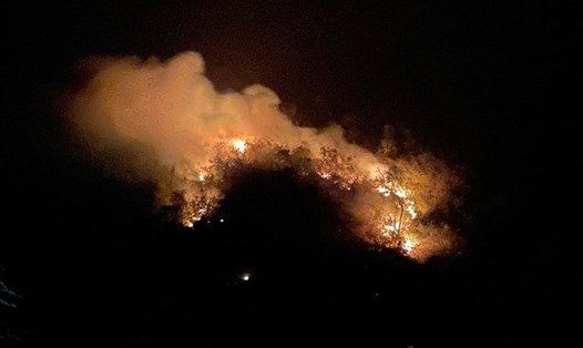 Tối 22.5, tại khu vực rừng tự nhiên sản xuất thuộc thôn Cốc Coọng, xã Đồng Phúc (Ba Bể) đã xảy ra cháy lớn. Ảnh: Người dân cung cấp.