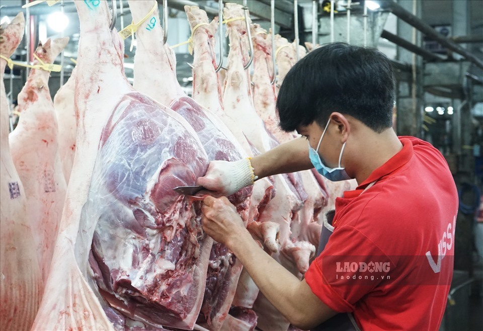 Thịt lợn nằm trong danh mục 10 hàng hóa, dịch vụ bình ổn giá. Ảnh: Thanh Chân