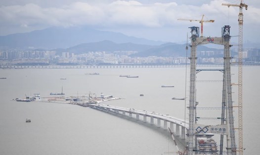 Cầu Thâm Quyến - Trung Sơn là cây cầu vượt biển chứa đựng tham vọng của Trung Quốc. Ảnh: Xinhua