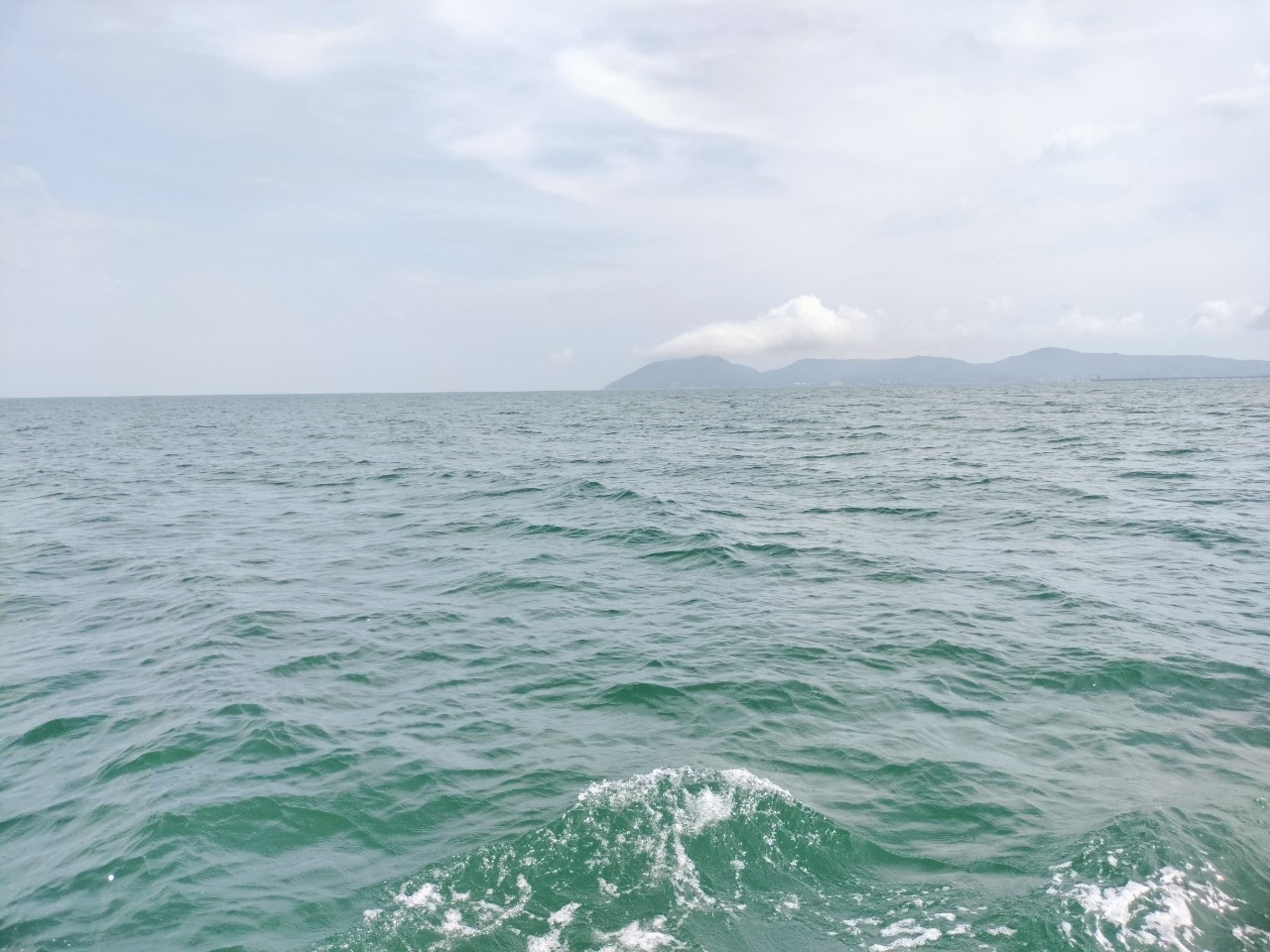 Vùng biển Hà Tĩnh. Ảnh: Trần Tuấn.