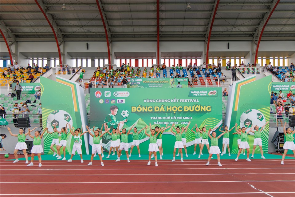 Vòng Chung Kết Giải Bóng Đá Học Đường TPHCM năm học 2022-2023 vừa diễn ra tại sân vận động quận Bình Thạnh với những trận cầu hấp dẫn. Ảnh: DN cung cấp