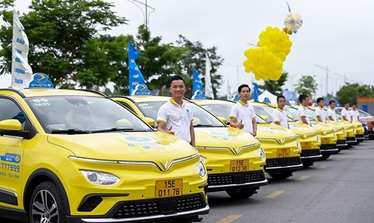 Một doanh nghiệp ra mắt taxi điện tại TP Hải Phòng. Ảnh: Én Vàng