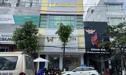Thẩm mỹ viện Wonjin tại Đà Nẵng chưa có giấy phép đã thu tiền, đón khách. Ảnh: Thuỳ Trang
