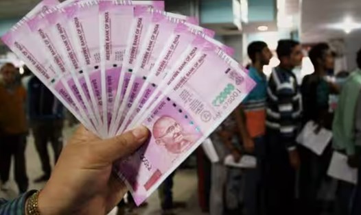 Ấn Độ sắp rút tờ tiền mệnh giá lớn nhất 2.000 rupee khỏi lưu thông. Ảnh: PTI