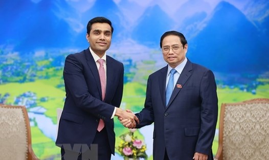 Thủ tướng Phạm Minh Chính tiếp ông Karan Adani - Tổng Giám đốc Công ty Cảng và Đặc khu kinh tế, Tập đoàn Adani của Ấn Độ. Ảnh: TTXVN
